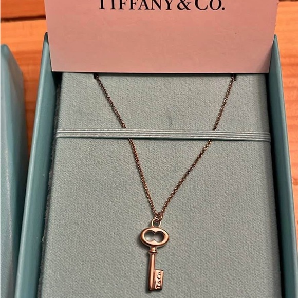 Tiffany Key Necklace. brand new never been worn. Needs to be cleaned - Picture 1 of 2